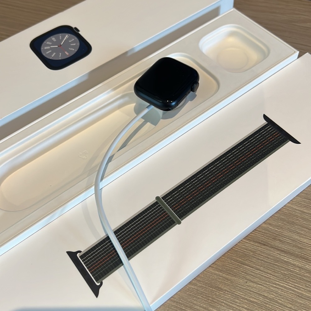 Apple Watch Series 8 41mm Midnight Aluminum GPS w Midnight Sport Loop Band, New